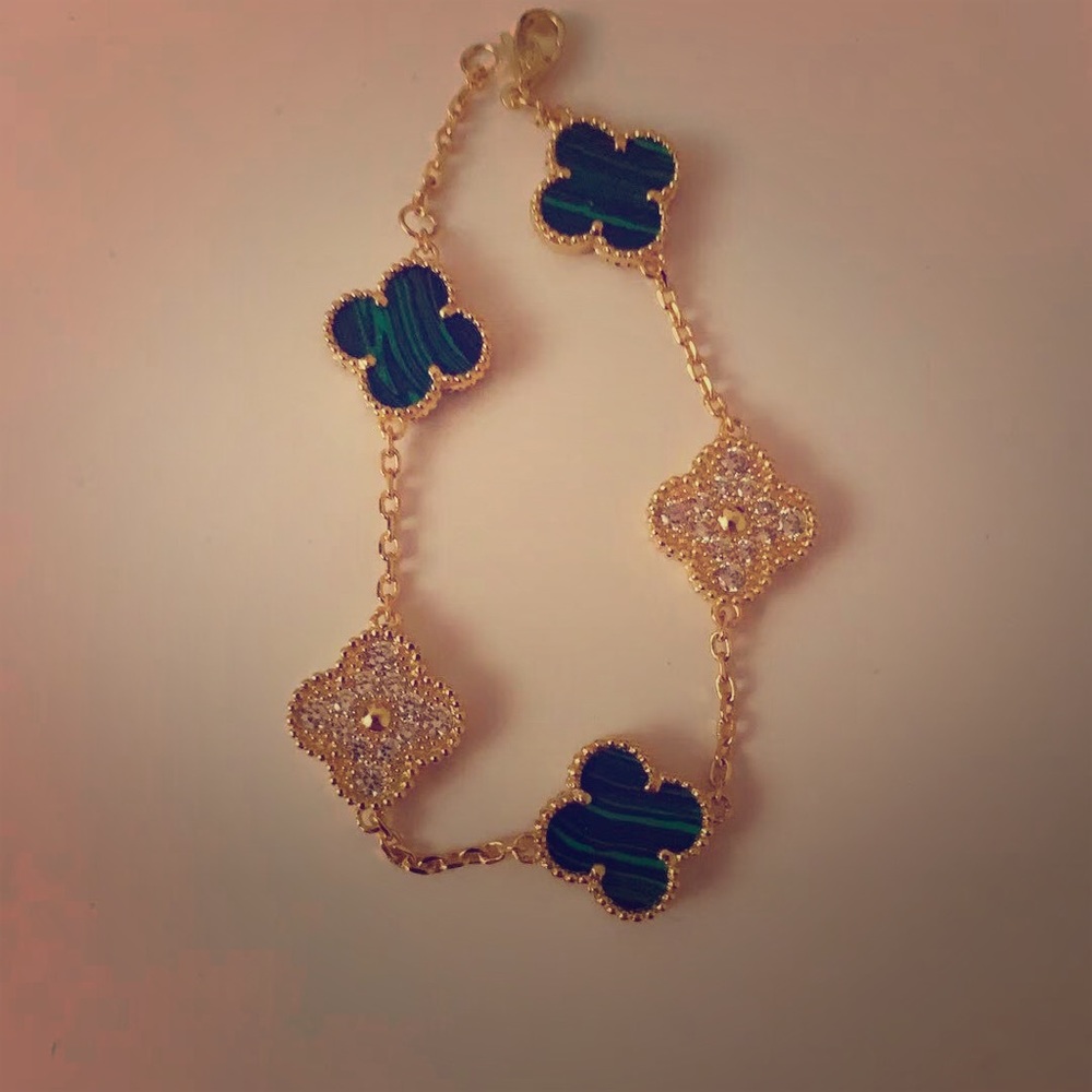 - Gold diamond of malachite clover bracelet